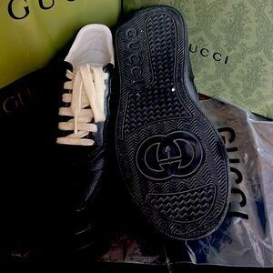 🔥Gucci Air tennis shoes, without box 💯used